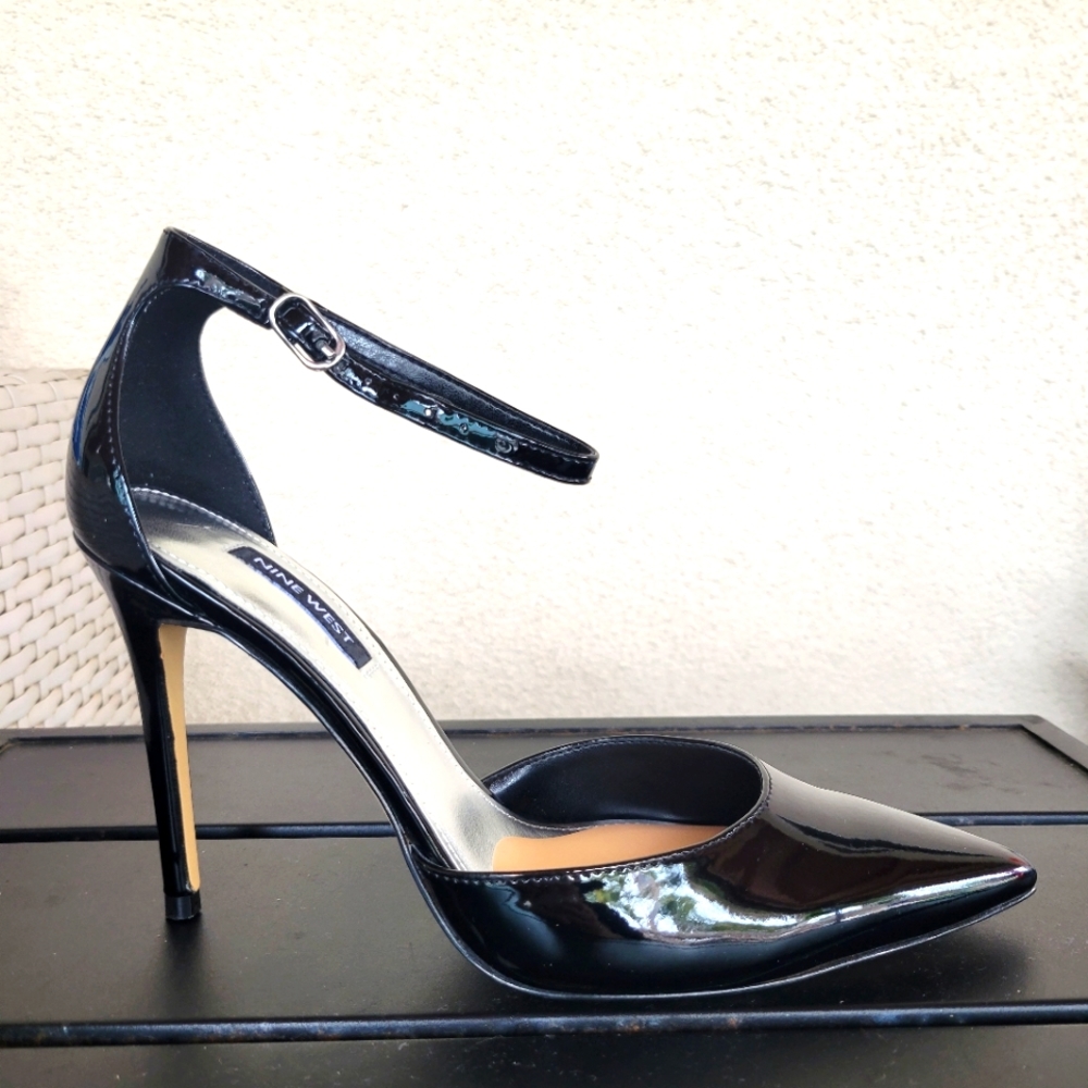 Nine West, black, patent pumps, size 7.5